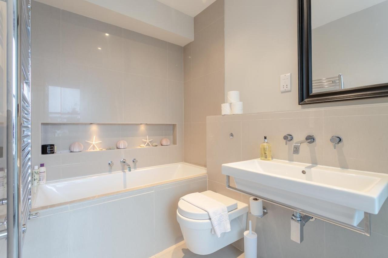 2 Bedroom Apartment Hammersmith Grove Sleeps 4 Лондон Экстерьер фото