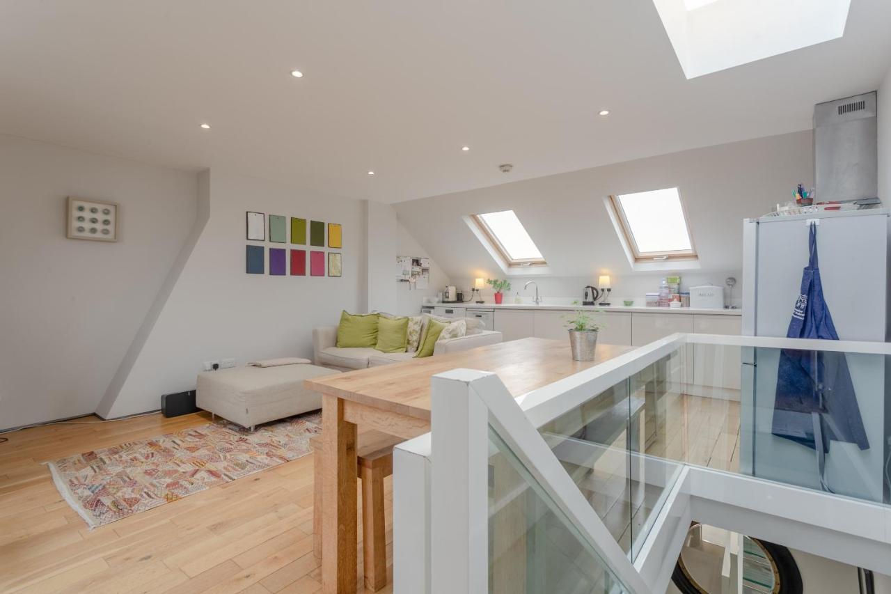 2 Bedroom Apartment Hammersmith Grove Sleeps 4 Лондон Экстерьер фото