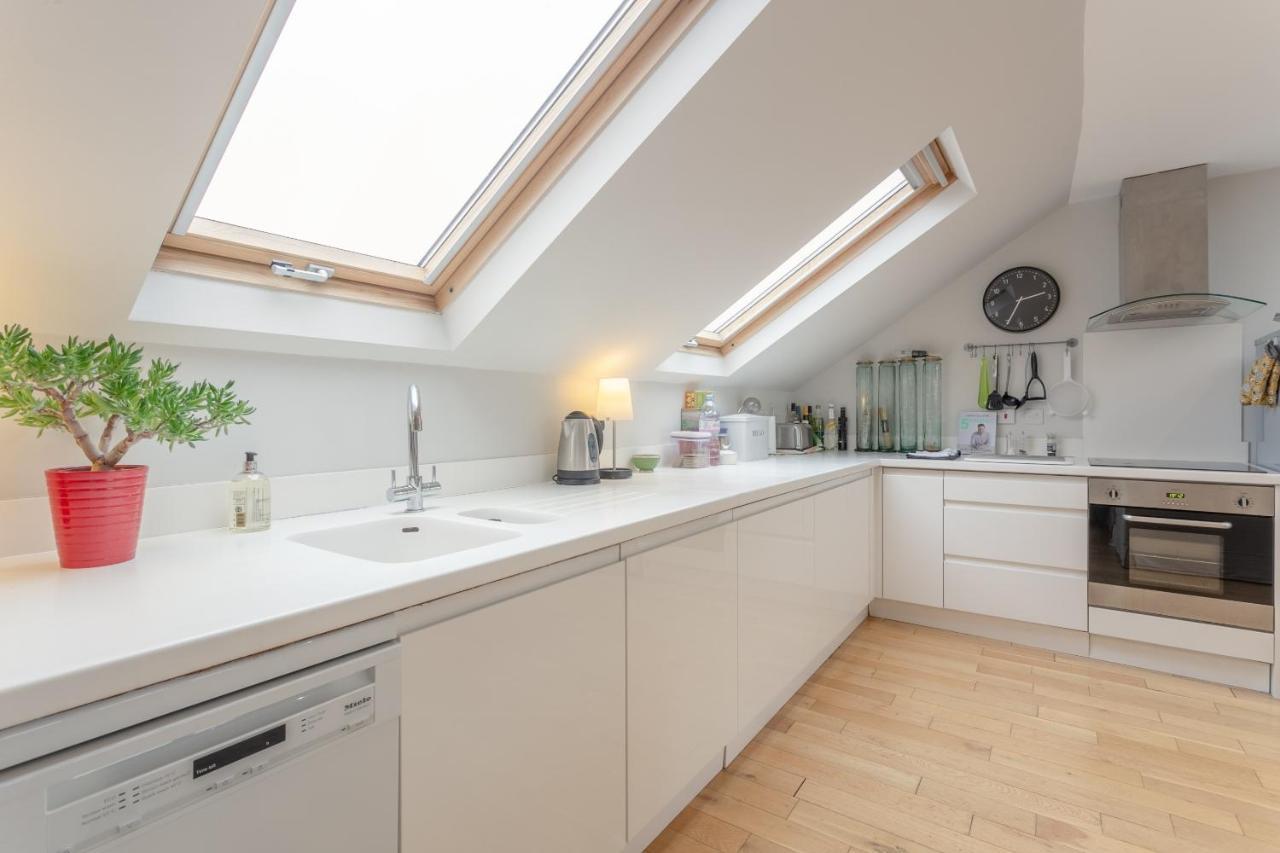2 Bedroom Apartment Hammersmith Grove Sleeps 4 Лондон Экстерьер фото
